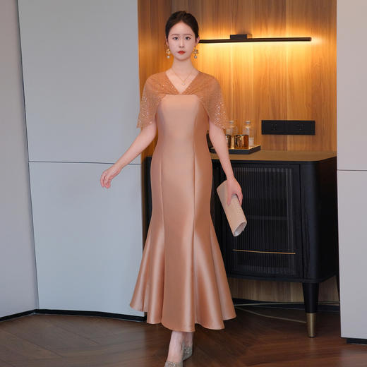 DNO-5CF1998时尚2025春季新品优雅气质大码女装连衣裙钉珠长款连衣裙 商品图0