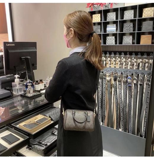 Coach蔻驰女包越南进口材料原厂五金出货RowanPVC新波士顿水桶mini手提斜挎枕头包（SS） 商品图5