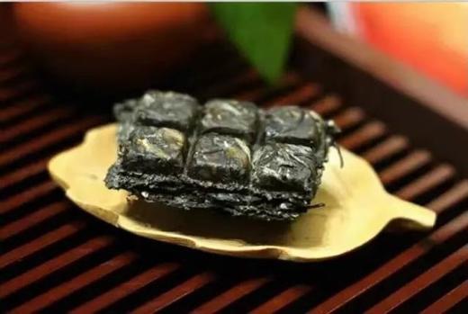 中粮-中茶2016年中茶孙中山伟人铁饼白茶 老树白茶 357克/云南干仓直发 商品图4