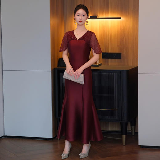 DNO-5CF1998时尚2025春季新品优雅气质大码女装连衣裙钉珠长款连衣裙 商品图2