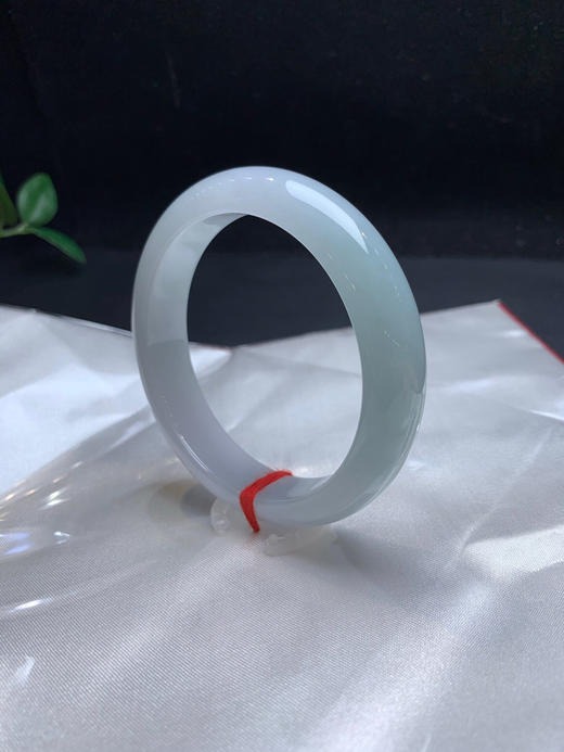 612681，58带底色正圈手镯，底妆均匀干净，一截带淡淡的晴底色，清新干净 商品图4