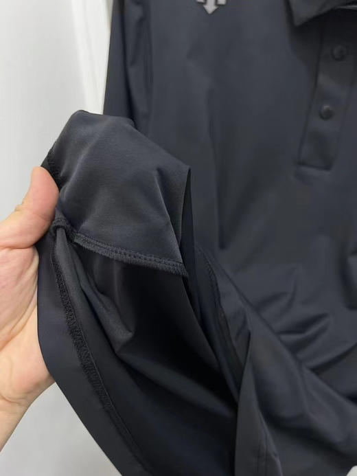 原单正品迪桑特高尔夫系列速干polo短袖 整体面料丝滑挺括有型，有弹力，商务气息十足 简约质感 前后立体硅胶logo设计，黑色
尺码：M L XL XXL XXXL 商品图8