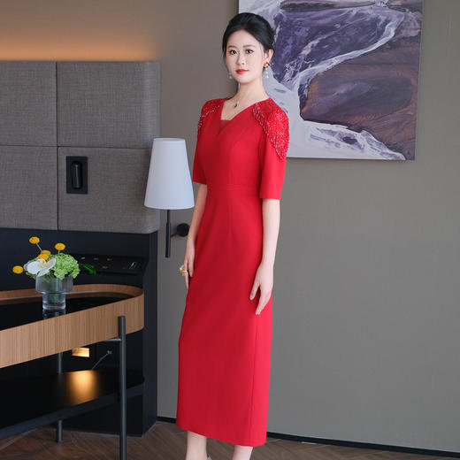 DNO-5CF24353时尚气质通勤2025春夏新款高端流苏V领 收腰正式场合中长款连衣裙 商品图3