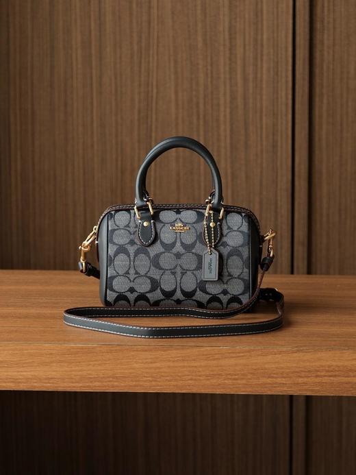 Coach蔻驰女包越南进口材料原厂五金出货RowanPVC新波士顿水桶mini手提斜挎枕头包（SS） 商品图2