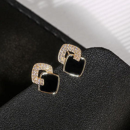 JU-A71321几何方块小耳钉2025新款潮时尚耳环轻奢气质冷谈风精致网红耳饰女 商品图3