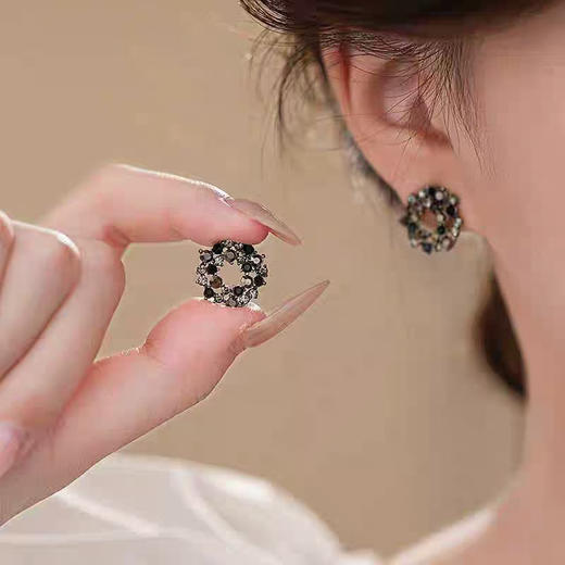 JU-DH-0017法式轻奢冷淡风黑色花朵耳环复古小众设计感时尚气质耳钉新款耳饰 商品图1