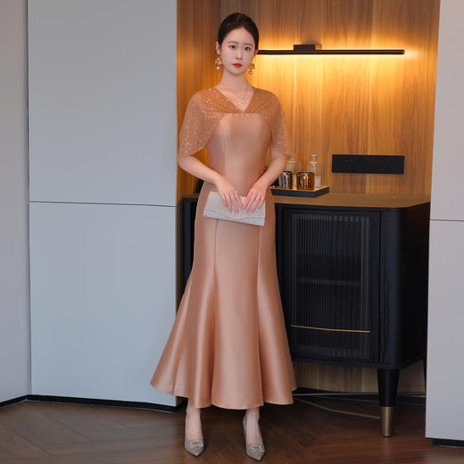 DNO-5CF1998时尚2025春季新品优雅气质大码女装连衣裙钉珠长款连衣裙 商品图1