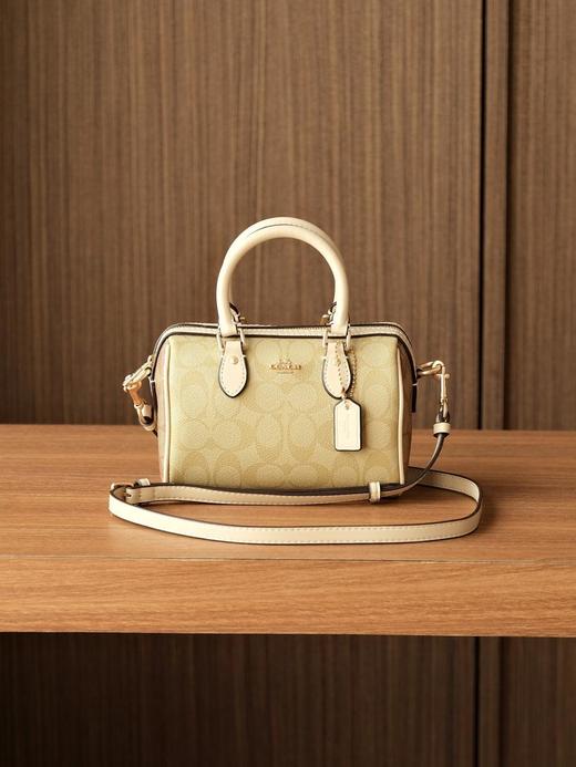 Coach蔻驰女包越南进口材料原厂五金出货RowanPVC新波士顿水桶mini手提斜挎枕头包（SS） 商品图3