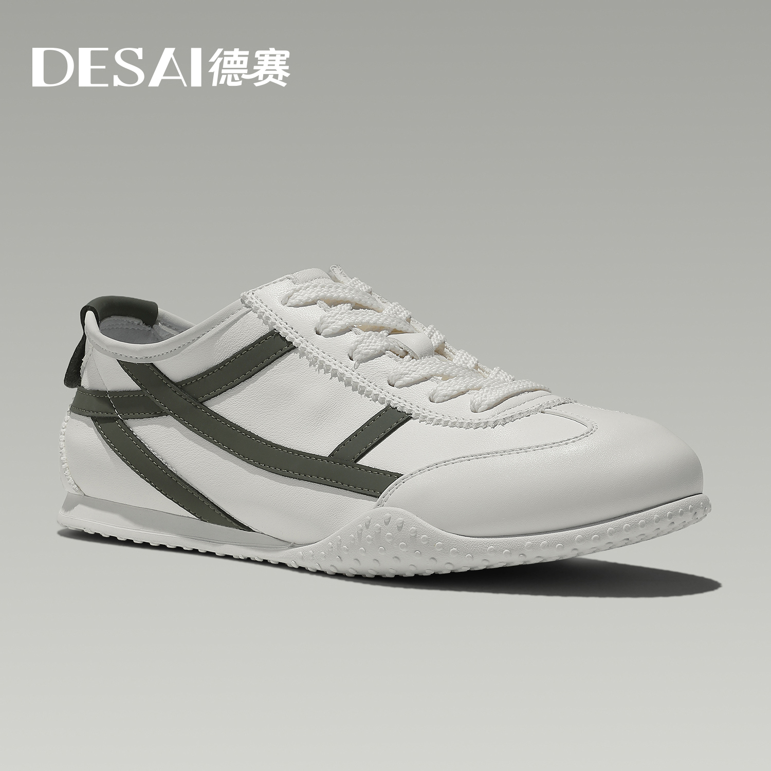 德赛【薄底系列】通勤休闲软底时尚低帮阿甘鞋 DS30211A
