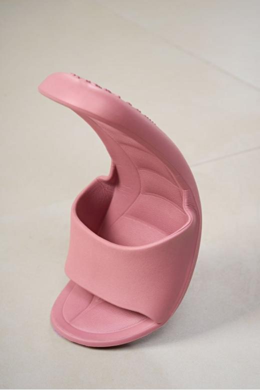 【台湾原产Q弹专利防滑拖鞋】  如果喜欢更软的拖鞋 推荐入这双Q弹软糖拖鞋 它就像名字一样QQ弹弹 商品图3