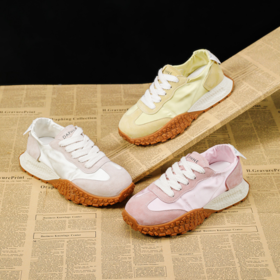 ✨品牌直发👉【DAPHNE达芙妮厚底薄款透气阿甘德训鞋】 做工品质一流❗时尚精致！ ✅“一代鞋王”，曾拥有超过6000家门店‼ ✅匠心品质，经典百搭，质感直接拉满！ ✨女鞋：尺码35-40码