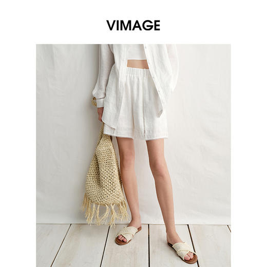 VIMAGE纬漫纪休闲高腰裤镂空织带松紧腰白色宽松短裤夏季新款V2305917 商品图3