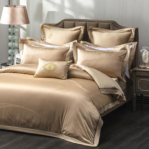 多喜爱 100S全棉色织提花四件套光之女王【100S长绒棉】【典雅刺绣】【礼箱包装】【色织提花】宽边工艺轻奢品质 柔润丝光 阿克苏长绒棉 商品图1