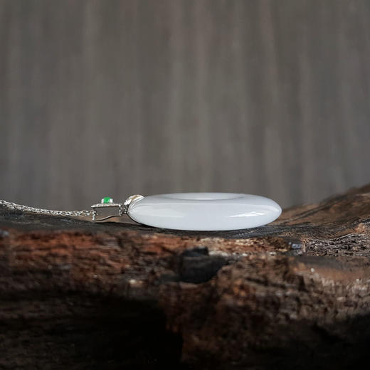 【天然正品】AU750白金镶钻镶天然细腻无裂纹糯冰种平安扣翡翠吊坠项链38.4*30.4*6.2MM（皆取最大值）女士现售价 ：3980！020425AH69 商品图7