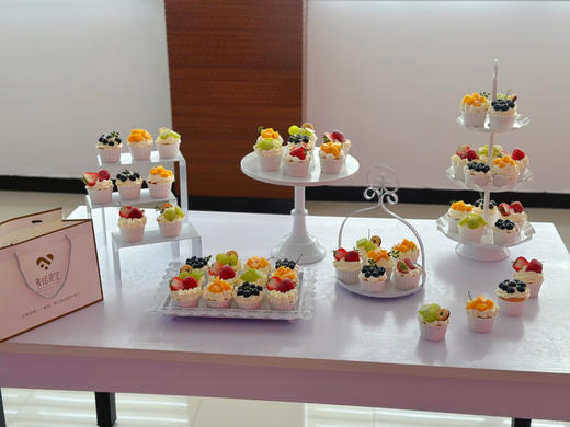 50个纸杯蛋糕（提天2天预定）装饰是应季水果随机搭配 商品图1