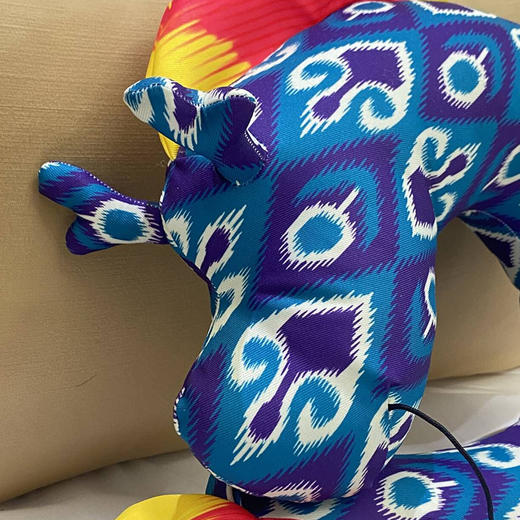 至爱疆物·十二生肖辰龙U型枕  国潮十二生肖龙与艾德莱斯纹样相融合 商品图5