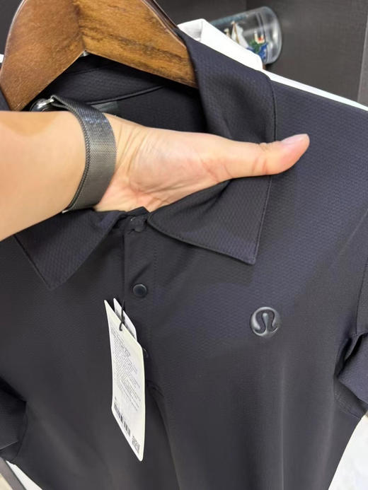 正品韩国专柜lululemon速干短袖，带芯片，纯正品，支持鉴定！！！ 

黑白两色，尺码S-XL，偏大一码

原价169000韩 元 商品图8