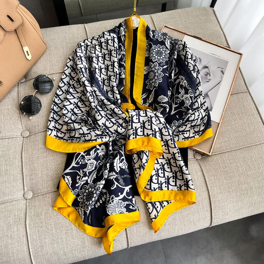 [小滋心选]520好礼【MONZECI KOIMS高奢丝巾】明星私服小心机 100%桑蚕丝 轻薄柔软 顺滑舒适 180*90cm超大尺寸 可披肩可防晒可空调房保暖 商品图8