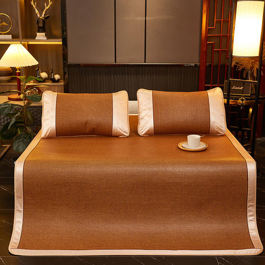 【柔凉清爽❗️凉席藤席三件套】集竹席之凉爽、草席之柔软轻便等优点于一身，经纬编织，多孔结构柔软透气！双人床可折叠学生宿舍枕头套冰丝席 商品图4