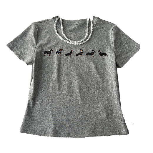 2025超火爆jennie上身可爱珍珠项圈腊肠狗印花高弹收腰正肩T恤！ 商品图4