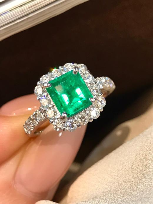 1.38ct刻面祖母绿戒指 商品图1