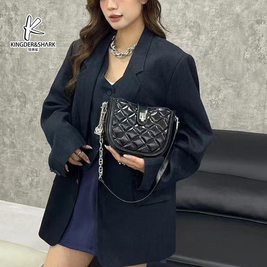 经典鲨2025新款时尚菱格纯色百搭单肩斜挎包KGB05-5276021 商品图4