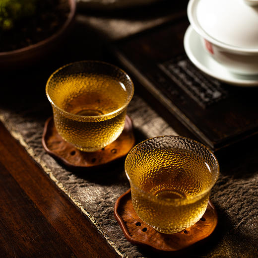 【茶王树系列】元昌号2025年薄荷塘一类茶王树100克生饼 商品图2