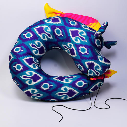 至爱疆物·十二生肖辰龙U型枕  国潮十二生肖龙与艾德莱斯纹样相融合 商品图1