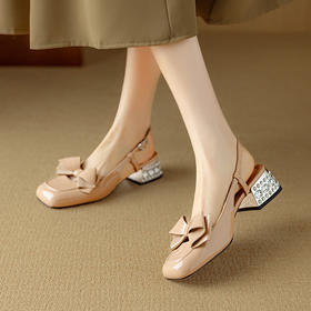 【预售5天】巨好看~水钻粗跟后绊带包头凉鞋女方头甜美蝴蝶结漆皮中空鞋NJMK&K1332