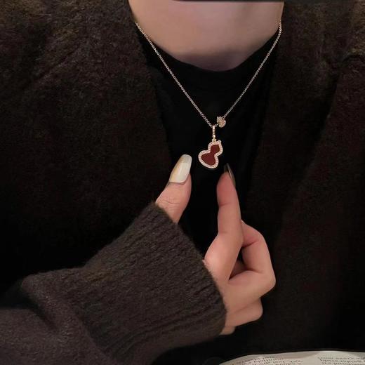 D041433贝母天然孔雀石麒麟中号双葫芦项链 商品图6