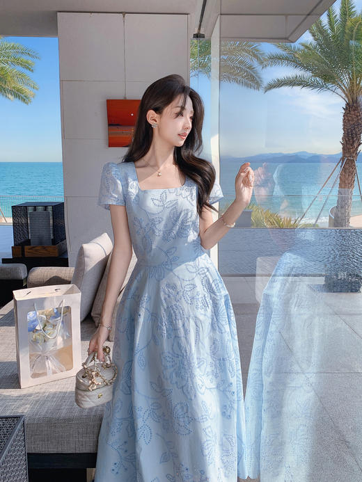 张心子【Spring度假日】夏款度假风镂空刺绣气质显瘦连衣裙 U2504019 商品图5