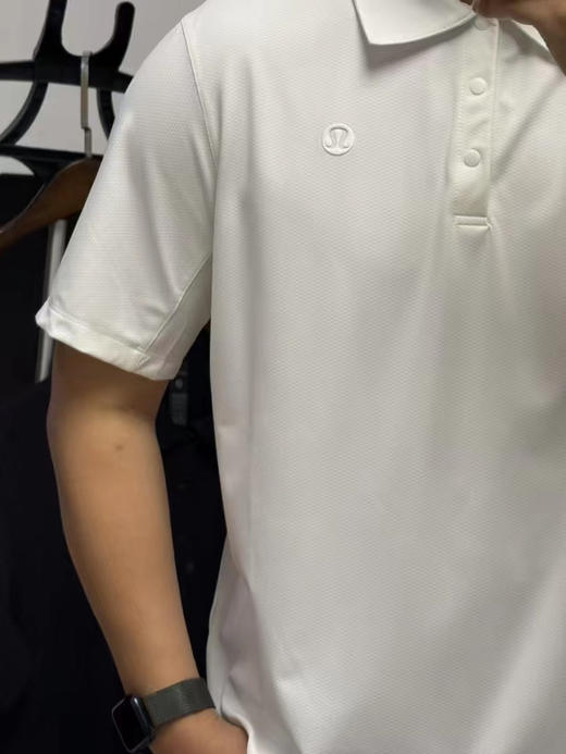 正品韩国专柜lululemon速干短袖，带芯片，纯正品，支持鉴定！！！ 

黑白两色，尺码S-XL，偏大一码

原价169000韩 元 商品图3