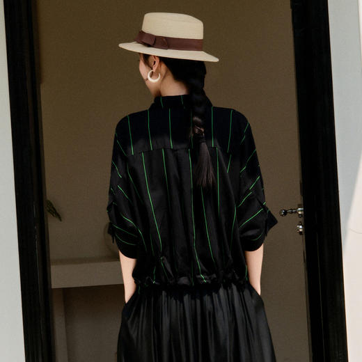 谜底大廓形印花衬衫分袖女2025夏季新款下摆可收缩衬衣256MC6207 商品图2