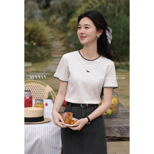 鹿向南「棉朵轻吟」法式气质灰色圆领短袖T恤夏季显瘦修身女上衣 商品图2