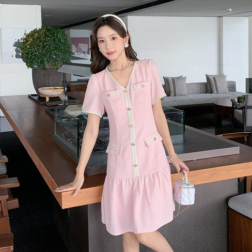 奢姿大码女装2025夏季荷叶摆时尚连衣裙胖妹妹轻奢优雅V领裙子9952890379 商品图0