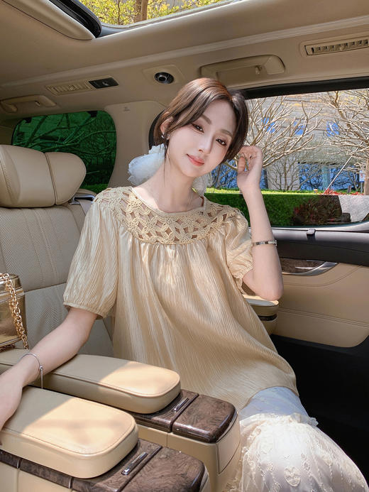 张心子【泰兰德度假风】镂空气质拼接褶皱上衣 U2504032 商品图3