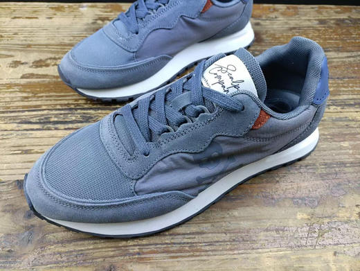 外贸正品 SCALPERS/86出西班牙
真皮复古阿甘休闲鞋百搭做旧款
码数:41/3，42/2，44/3，46/2
原价99欧，无原盒 商品图0