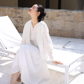 绽放旅行女装132-133朵/复古设计感v领碎褶蛋糕长袖宽松连衣裙