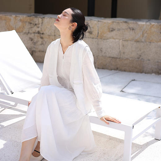 绽放旅行女装132-133朵/复古设计感v领碎褶蛋糕长袖宽松连衣裙 商品图0