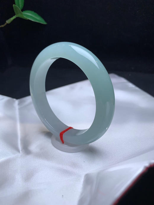 612686，56.8冰晴绿手镯，整体底子釉洁细润，带晴绿底色， 甜甜的 商品图4