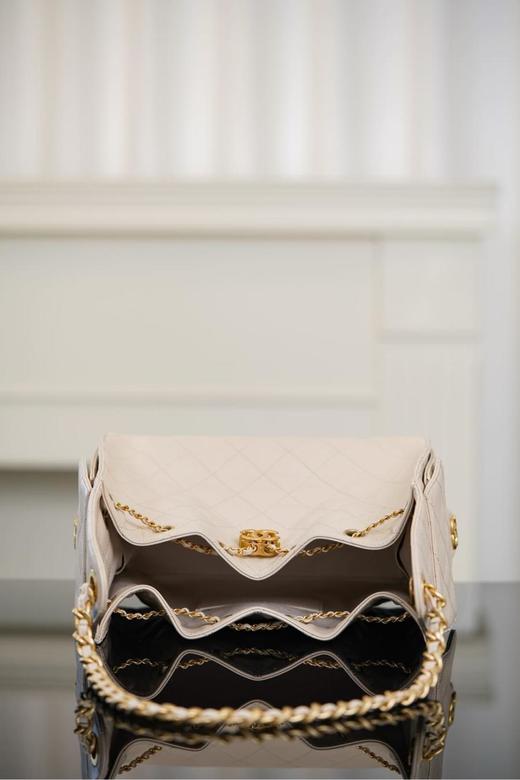 香奈儿25Ssmallhobo抽绳水桶包米白色鱼子酱（HH） 商品图5