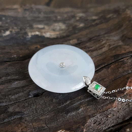 【天然正品】AU750白金镶钻镶天然细腻无裂纹糯冰种平安扣翡翠吊坠项链38.4*30.4*6.2MM（皆取最大值）女士现售价 ：3980！020425AH69 商品图5