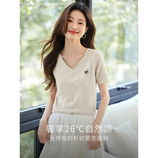 【周四狂欢价】熙世界甜美风蝴蝶结刺绣短袖T恤女2025夏季新款设计感V领正肩上衣 商品图1