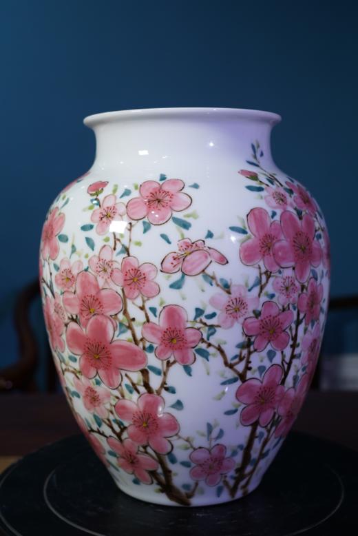 釉下五彩《风光》赏瓶 商品图0