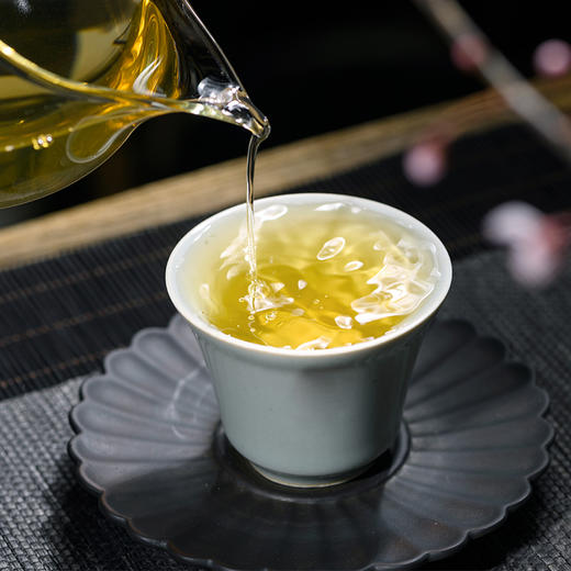 【茶王树系列】元昌号2025年天门山一类茶王树100克生饼 商品图2