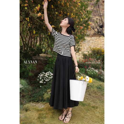 【6折秒杀】鹿向南 「提拉米苏」黑白条纹短袖针织衫T恤夏新款时尚通勤上衣女L55111 商品图3