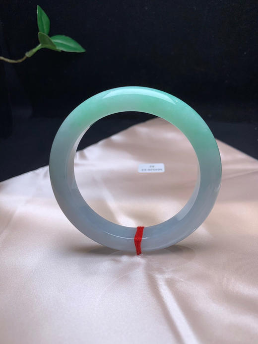 612689，62绿底正圈手镯，一半带清新绿底色，干净均匀有特色 商品图1