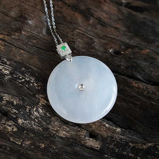 【天然正品】AU750白金镶钻镶天然细腻无裂纹糯冰种平安扣翡翠吊坠项链38.4*30.4*6.2MM（皆取最大值）女士现售价 ：3980！020425AH69 商品图3