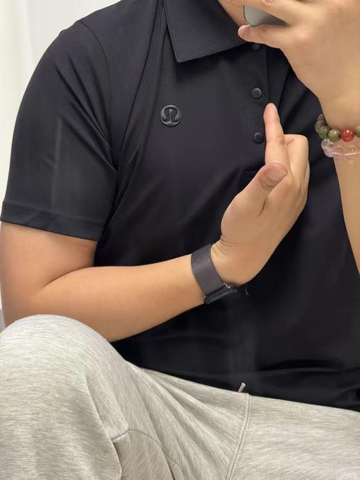 正品韩国专柜lululemon速干短袖，带芯片，纯正品，支持鉴定！！！ 

黑白两色，尺码S-XL，偏大一码

原价169000韩 元 商品图1