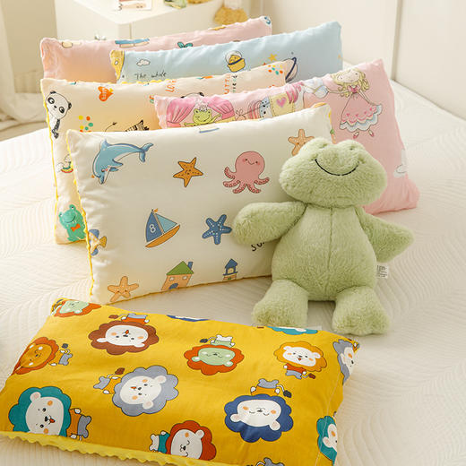 送枕套【29.9抢❗️全棉豆豆绒枕头】专为1-10岁儿童研发，3D触感，高弹饱满久用不易塌陷，可拆洗纯棉宝宝安抚抱枕婴幼儿园学生枕头QQ 商品图1